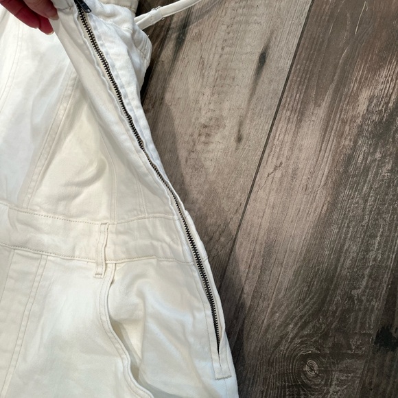 We The Free People NWOT Je Suis Pret Barrel Jumpsuit Size Large White Denim Zip - Picture 11 of 15